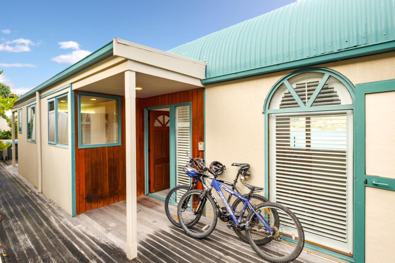 Huge Lakefront Delight - Queenstown Holiday Home Εξωτερικό φωτογραφία