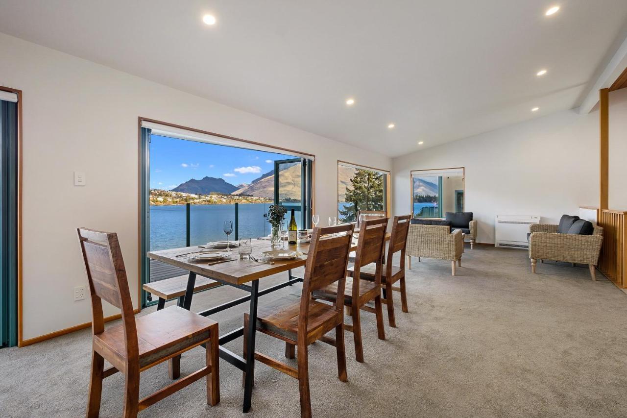 Huge Lakefront Delight - Queenstown Holiday Home Εξωτερικό φωτογραφία