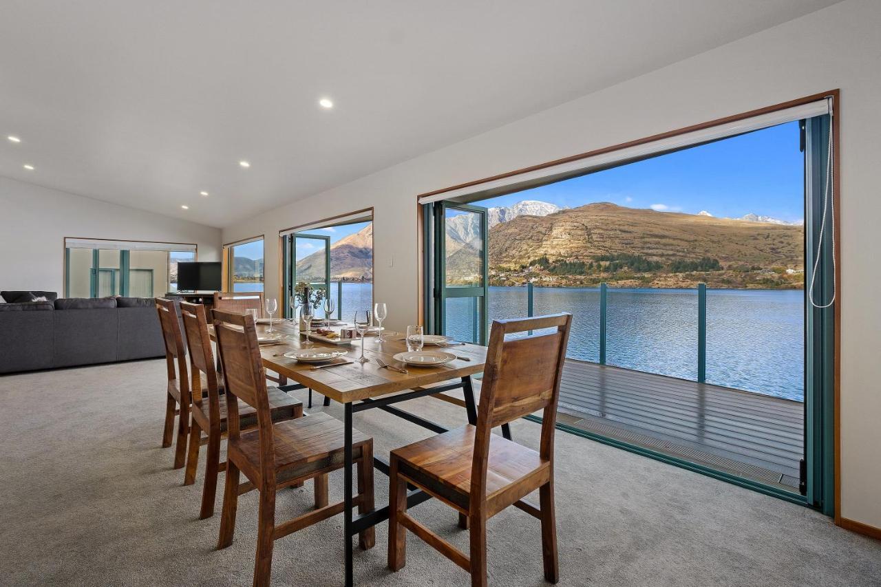 Huge Lakefront Delight - Queenstown Holiday Home Εξωτερικό φωτογραφία