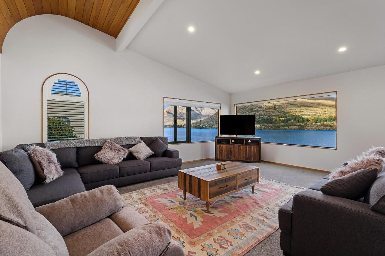 Huge Lakefront Delight - Queenstown Holiday Home Εξωτερικό φωτογραφία