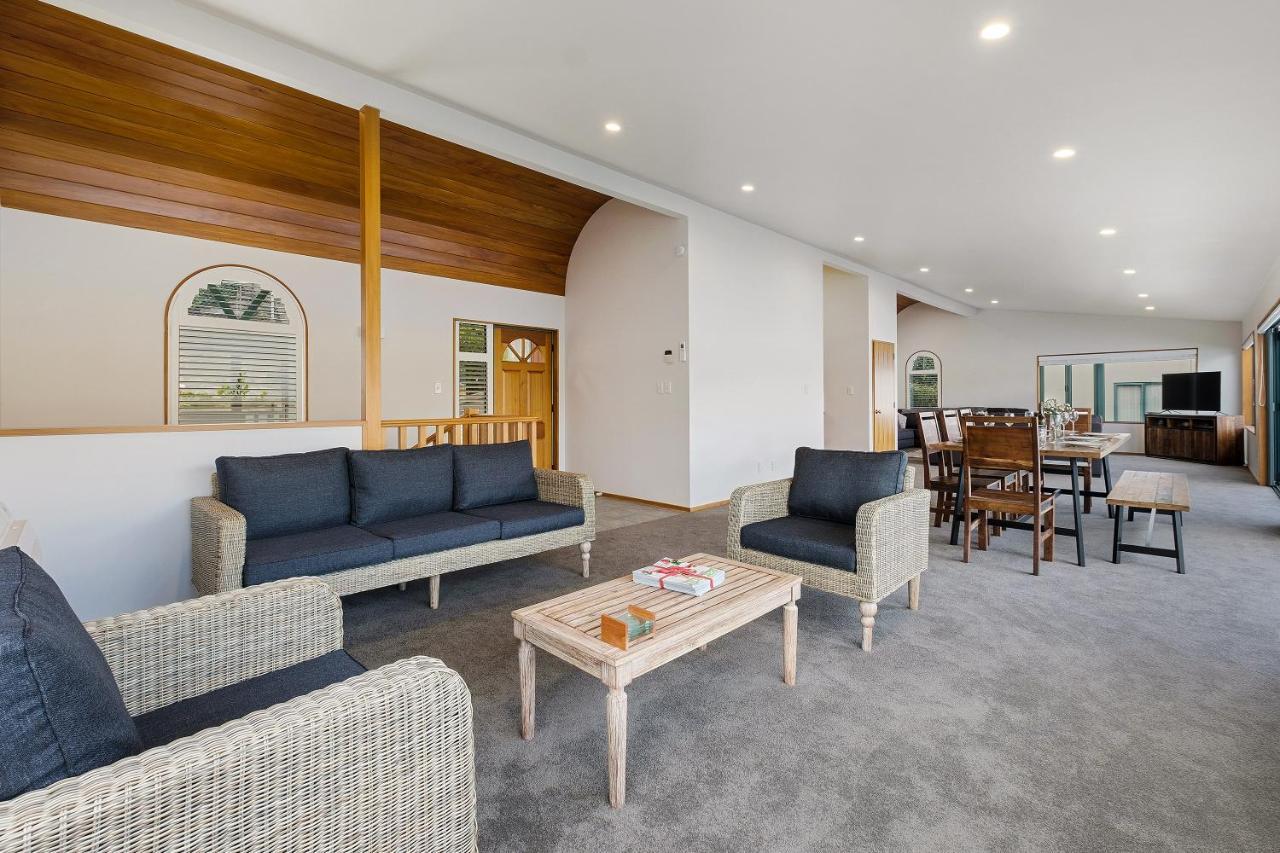 Huge Lakefront Delight - Queenstown Holiday Home Εξωτερικό φωτογραφία