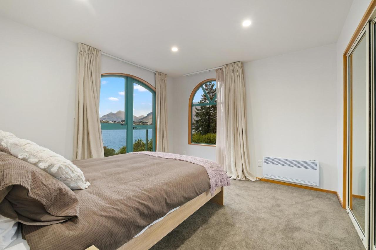 Huge Lakefront Delight - Queenstown Holiday Home Εξωτερικό φωτογραφία