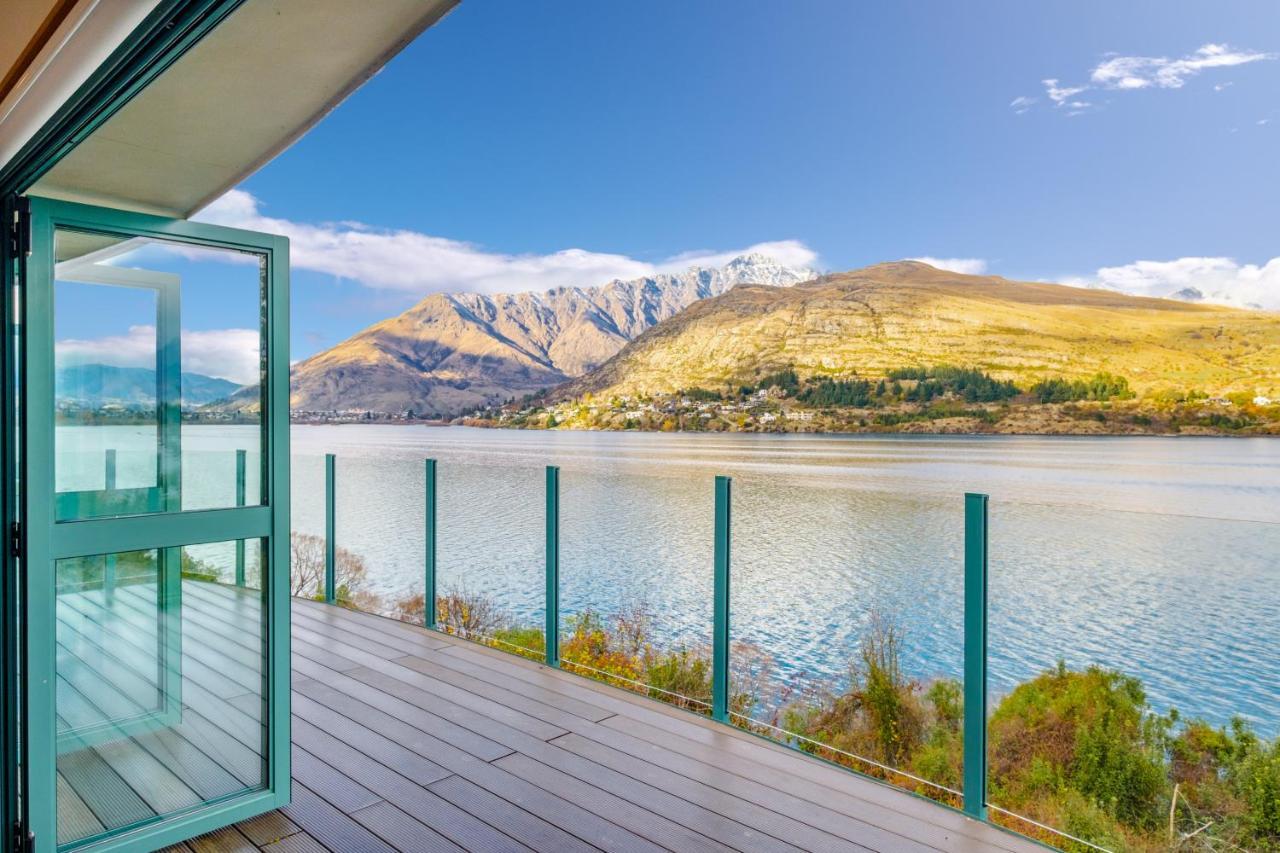 Huge Lakefront Delight - Queenstown Holiday Home Εξωτερικό φωτογραφία